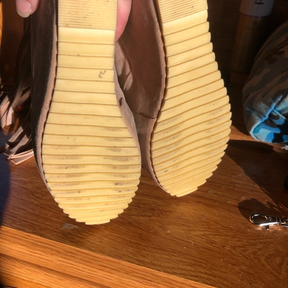 UNBRAND | Cute beige with cream faux Sherpa inside |9,5" high 4,5" heel | 5 - Picture 12 of 12